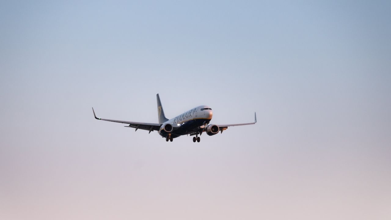 US Government Shutdown Triggers Major Flight Cancellations