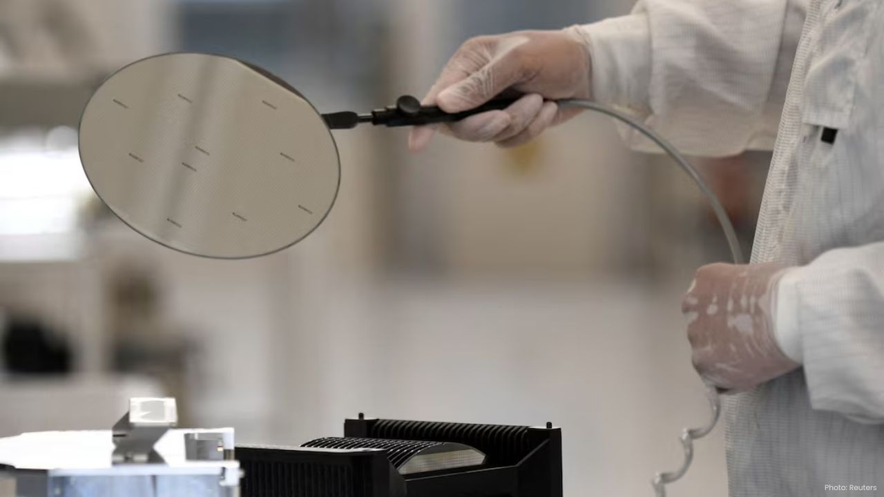 Relief for Automakers as Nexperia Resumes Chip Shipments