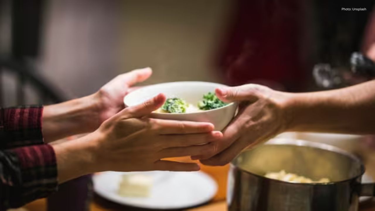 The Importance of Waiting Before Sleeping After Dinner