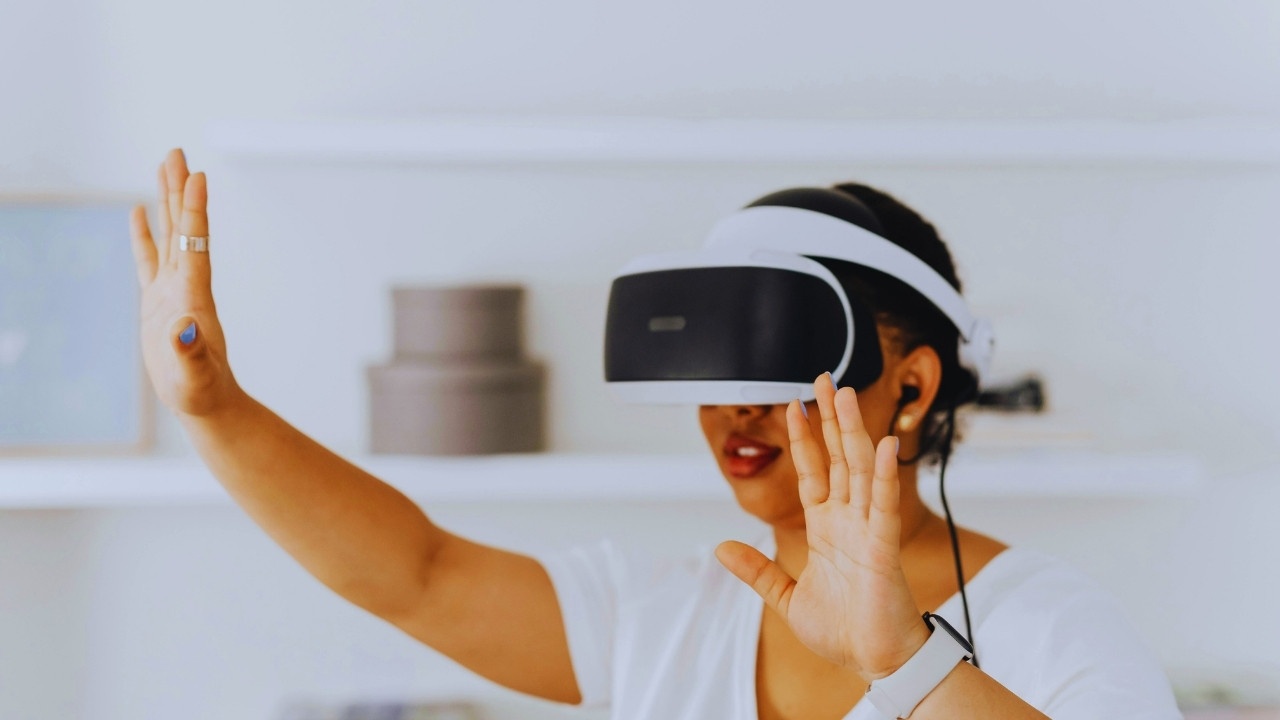 Transforming Trip Planning with VR Travel Previews and Hybrid Experiences