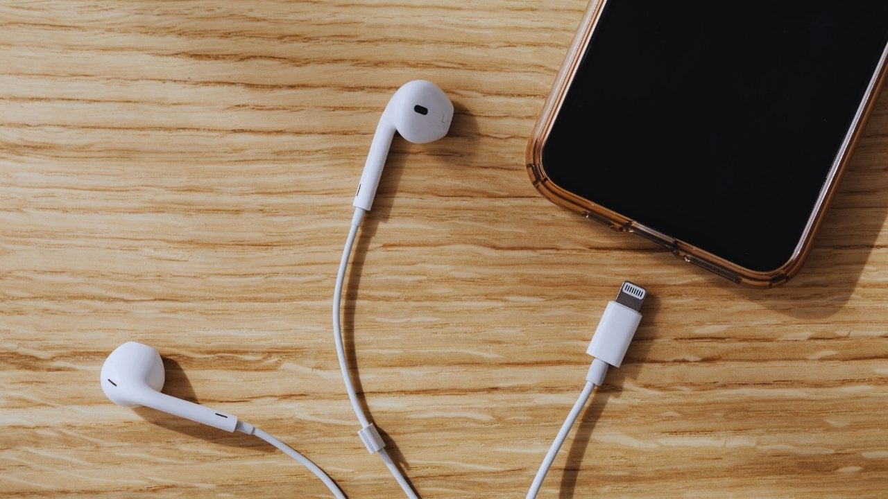 The Rise of AI Translator Headphones: Are We Close to Seamless Multilingual Communication?