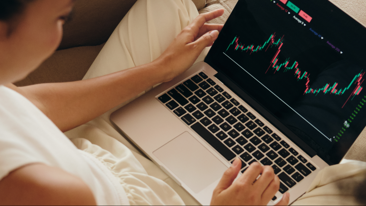 Cultivating a Resilient Mindset: Navigating Economic Challenges with Confidence