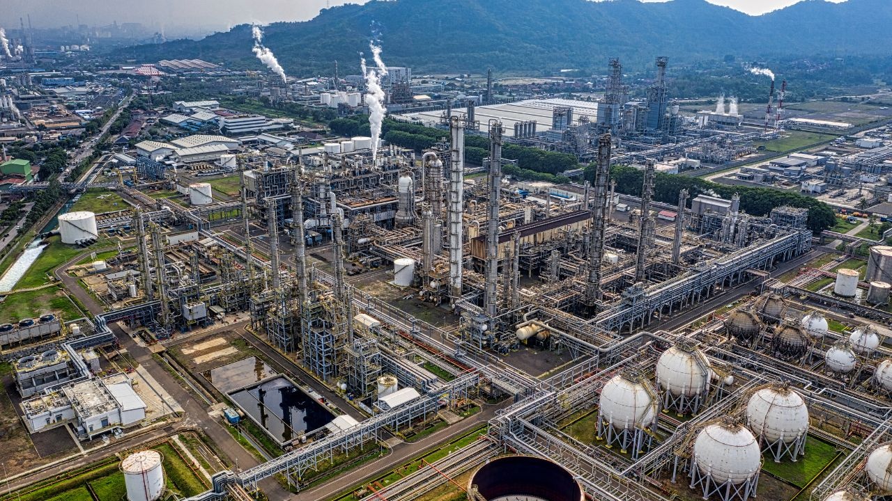 Declining Oil Prices as U.S. Crude Inventories Increase