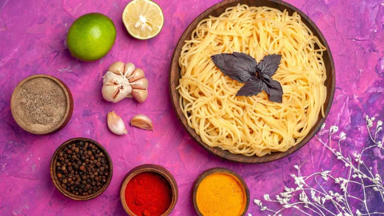 Revamp Your Maggi with a Tangy Lemon-Garlic Twist