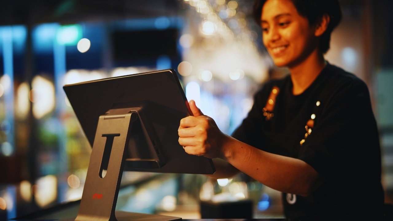 Revolutionizing Dining: The Rise of Contactless Menus and AR Experiences