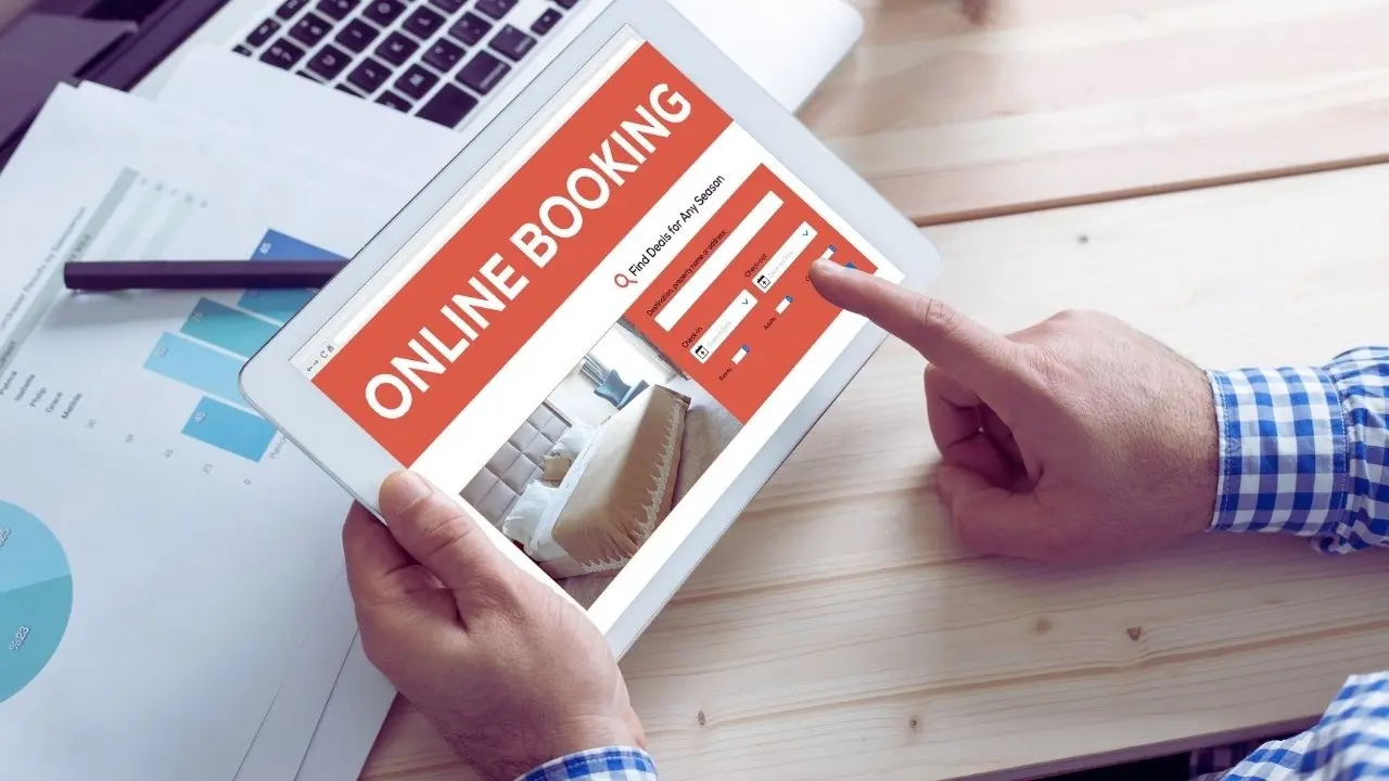 Expert Strategies for Holiday Travel Amidst Digital Outages