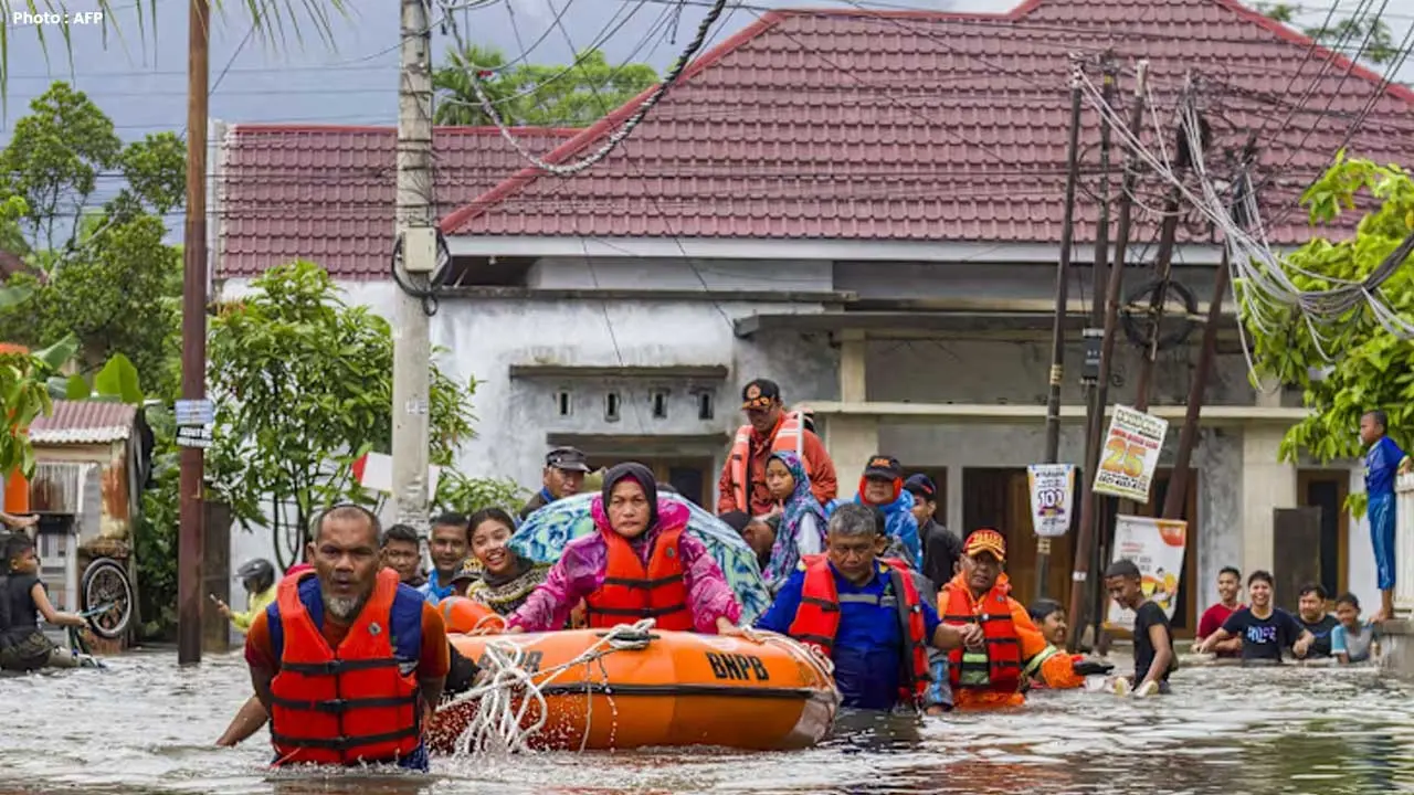 Tragic Floods in Sumatra, Indonesia Result in 19 Fatalities and Many Missing