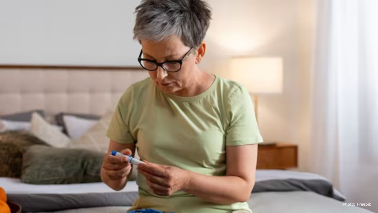 Top Daily Habits for Seniors to Manage Blood Sugar Effectively