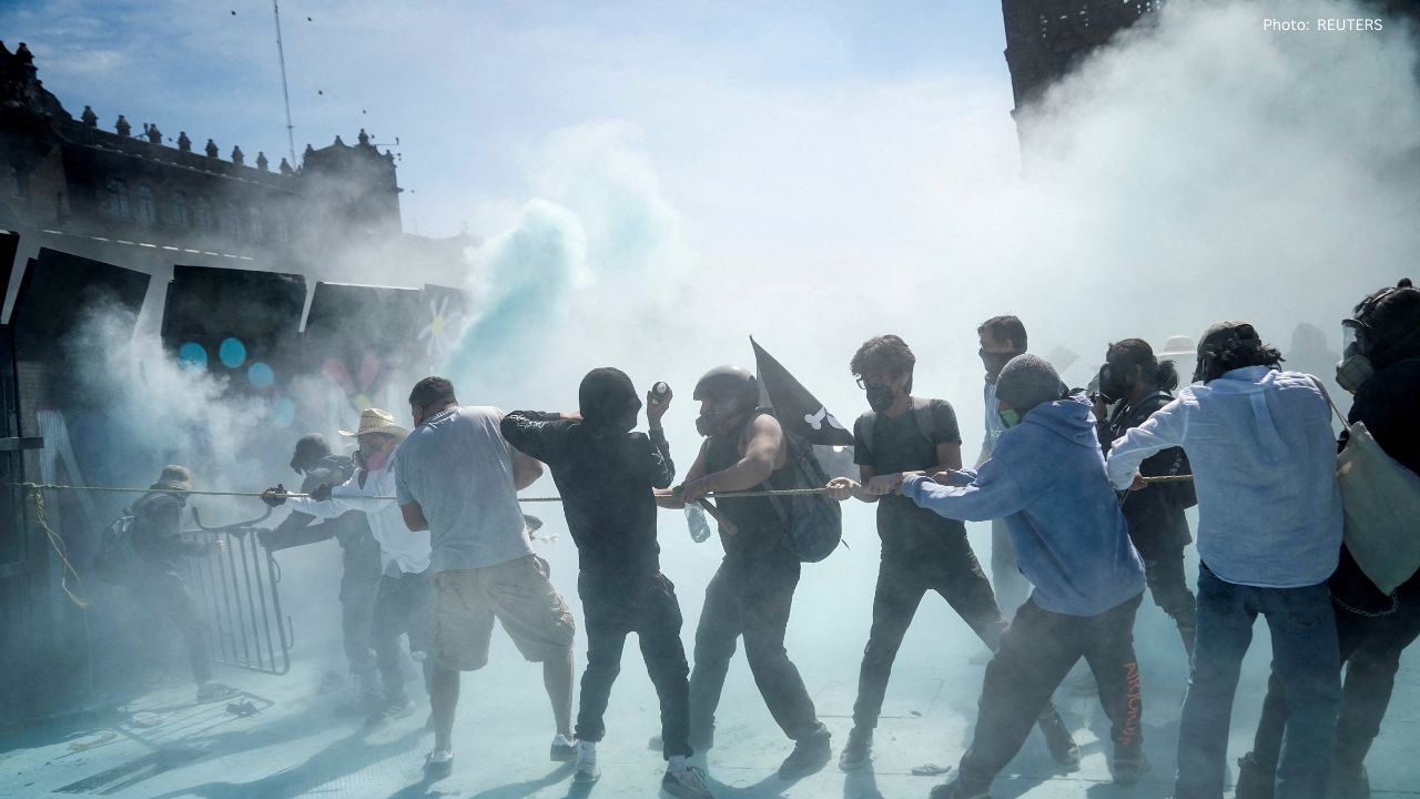 Sheinbaum's Tax Clash with Billionaire Salinas Tests Leadership in Mexico