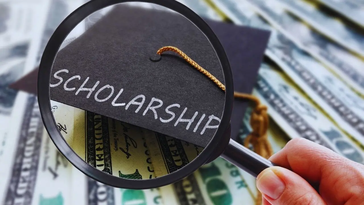 Navigating Uncertainty: How Students Are Adapting With Scholarships and Side Hustles