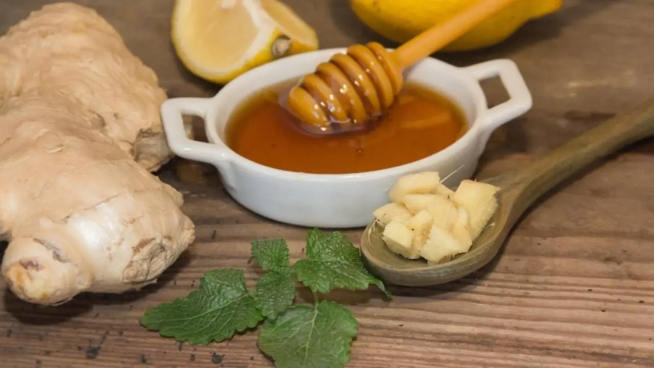 The Power of Ginger and Honey: Your Natural Allies Against Cough and Cold