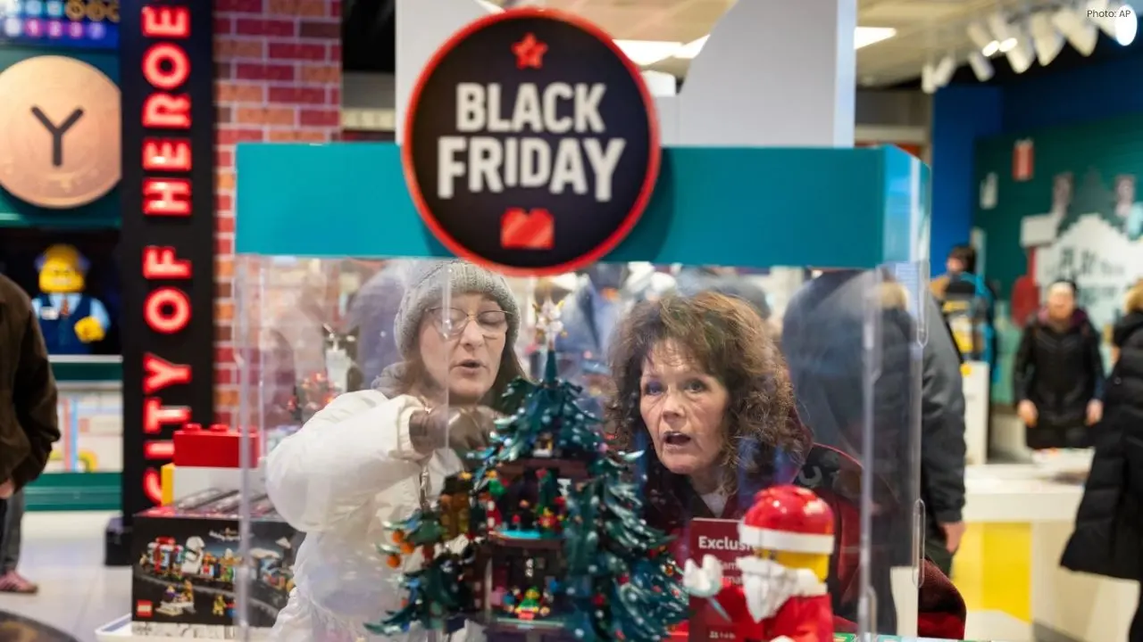 Black Friday Shoppers Flood Malls Despite Economic Concerns