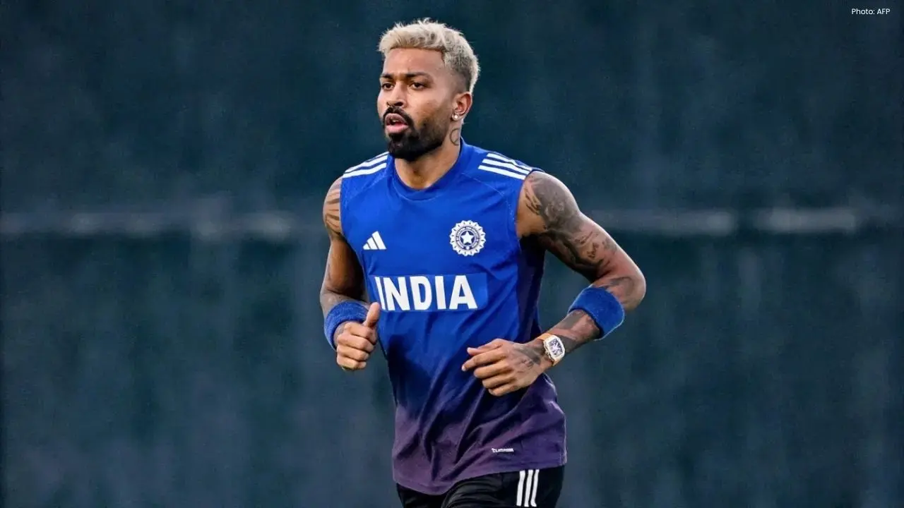 Hardik Pandya Shines with Unbeaten 77 and Crosses 300 T20 Sixes