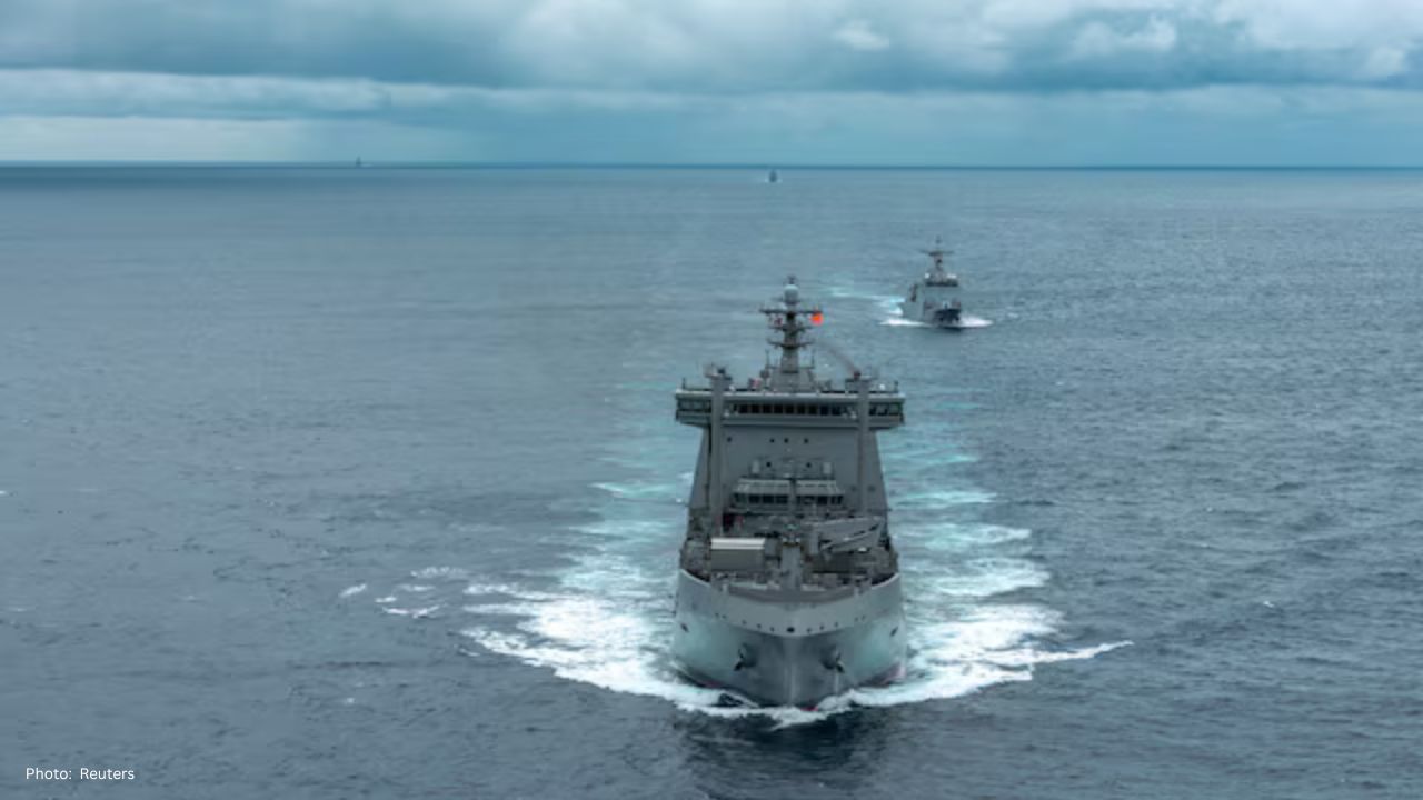New Zealand Naval Vessel Encounters Taiwanese Frigate During Taiwan Strait Passage
