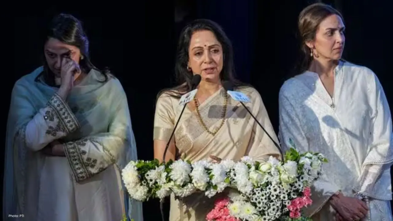Hema Malini, Family Bid Emotional Farewell to Dharmendra