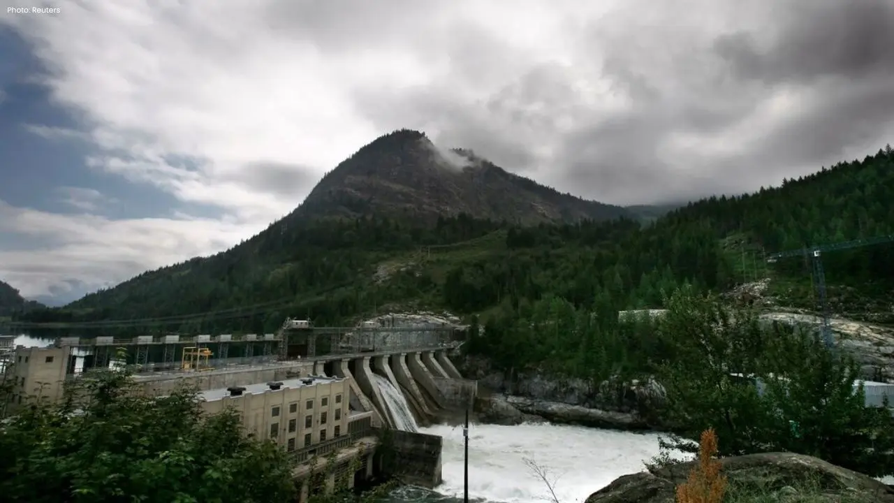 Manitoba Hydro to Add 1,760 MW via Gas, Wind, and Energy Savings