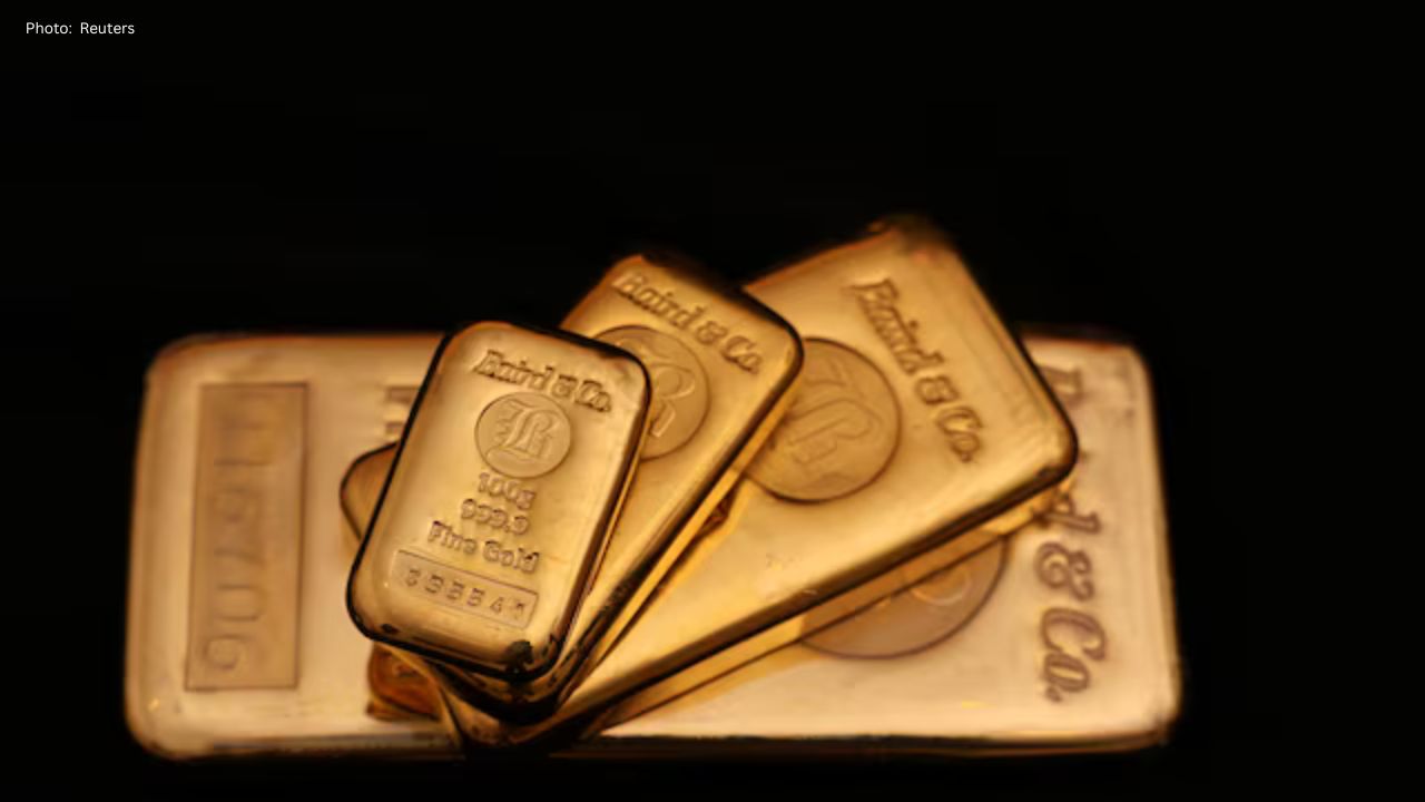 Gold Nears Seven-Week Peak as Investors Monitor Fed Signals; Silver Holds Near Record High