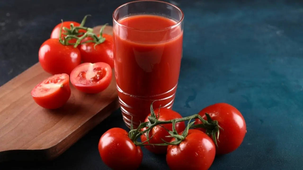 3 Remarkable Ways Tomato Juice Enhances Hair Health