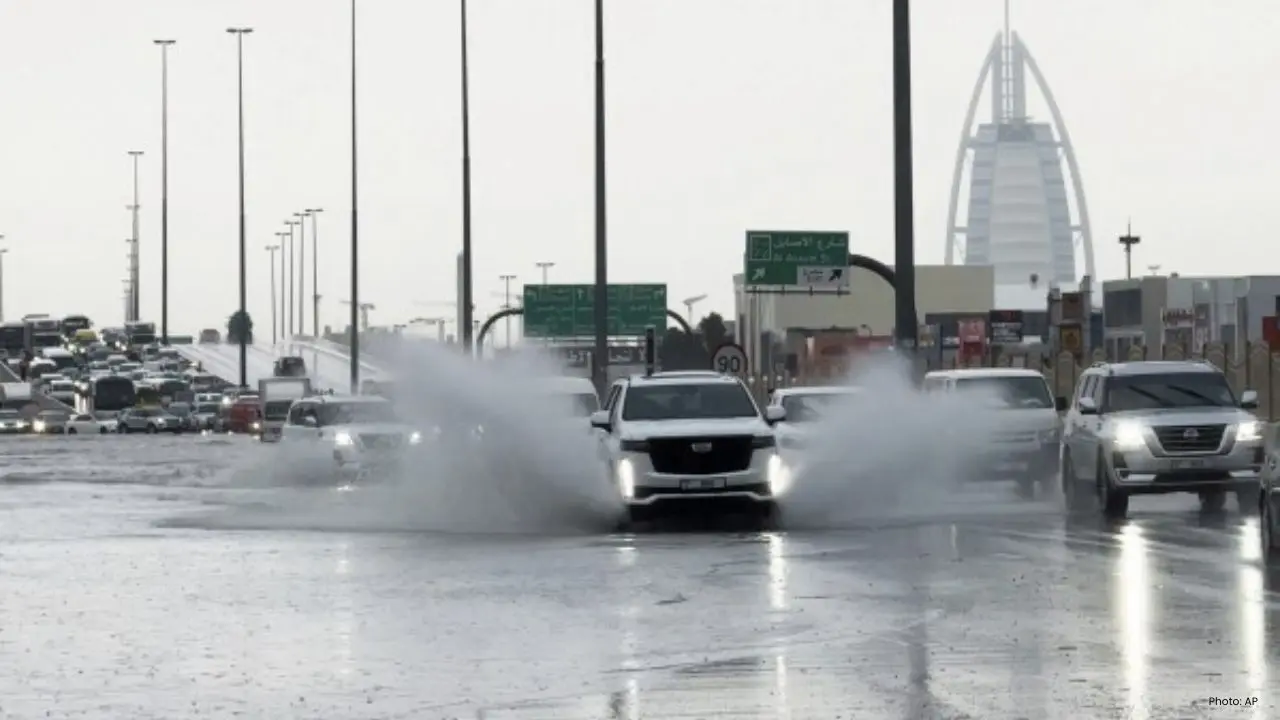 Severe Weather in UAE Causes Major Flight and Traffic Disruptions
