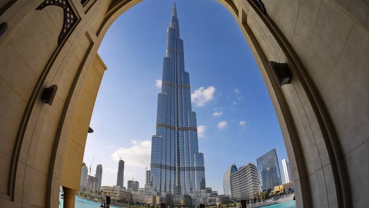 Top Spots for Tourists to Stay in Dubai: Accommodation, Beaches & Attractions