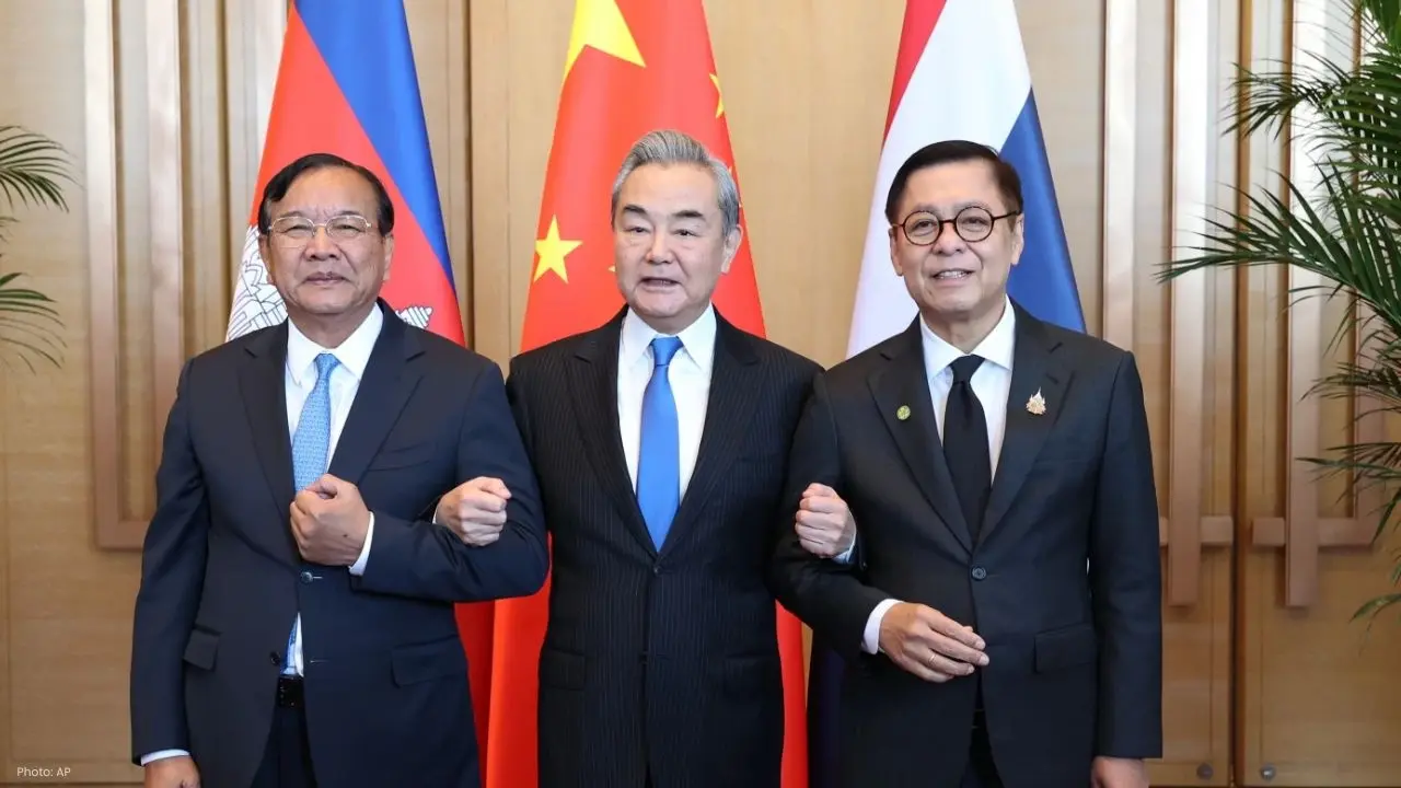 China Facilitates Talks Between Cambodia and Thailand to Resolve Border Tensions
