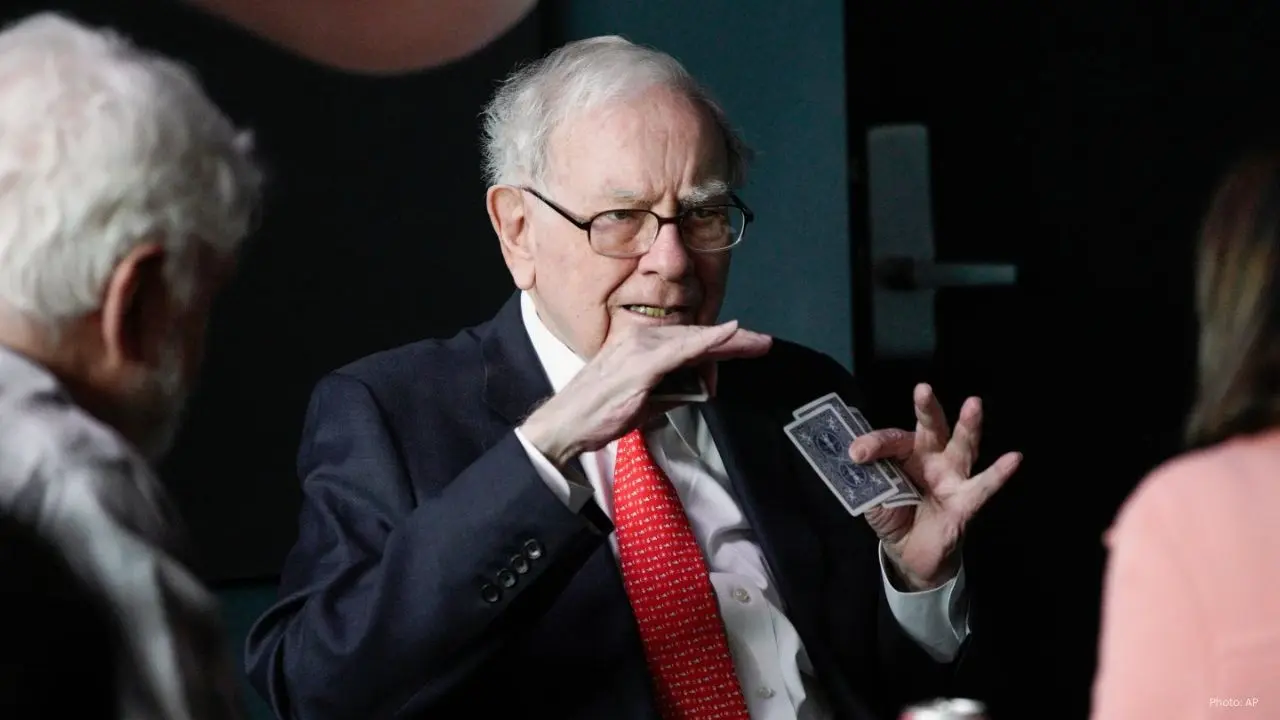 Warren Buffett's Enduring Wisdom as He Steps Down as Berkshire Hathaway CEO