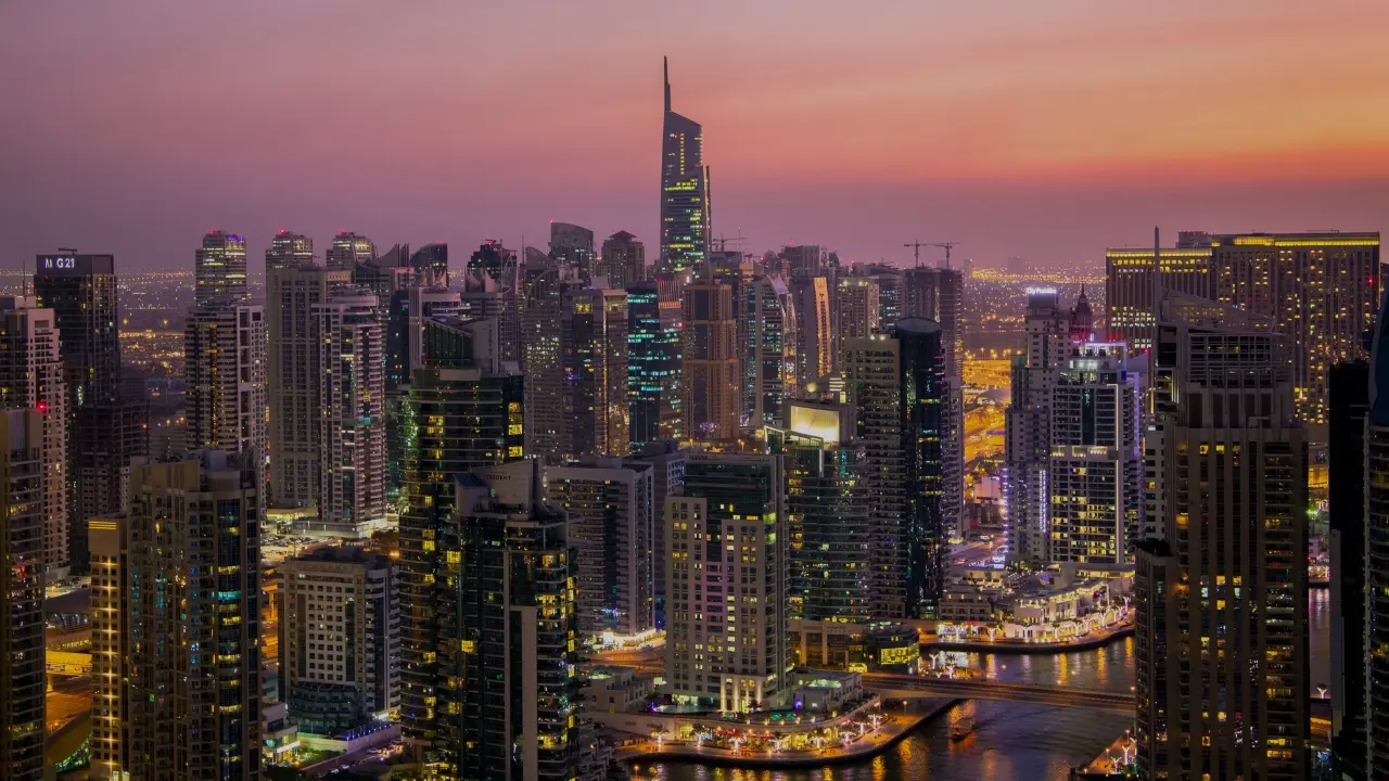 Navigating Hotel Prices in Dubai's Peak Season