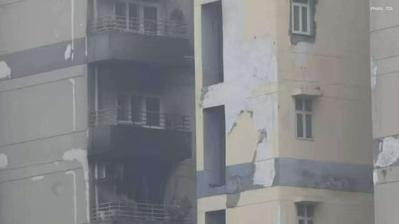 Tragic Fire Claims Lives of Three in DMRC Quarters, Delhi