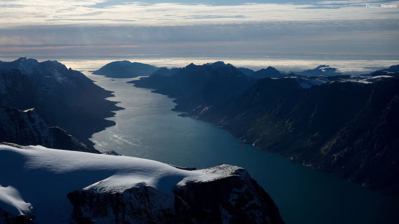 Trump Weighs Options for Greenland Acquisition; Military Use on the Table