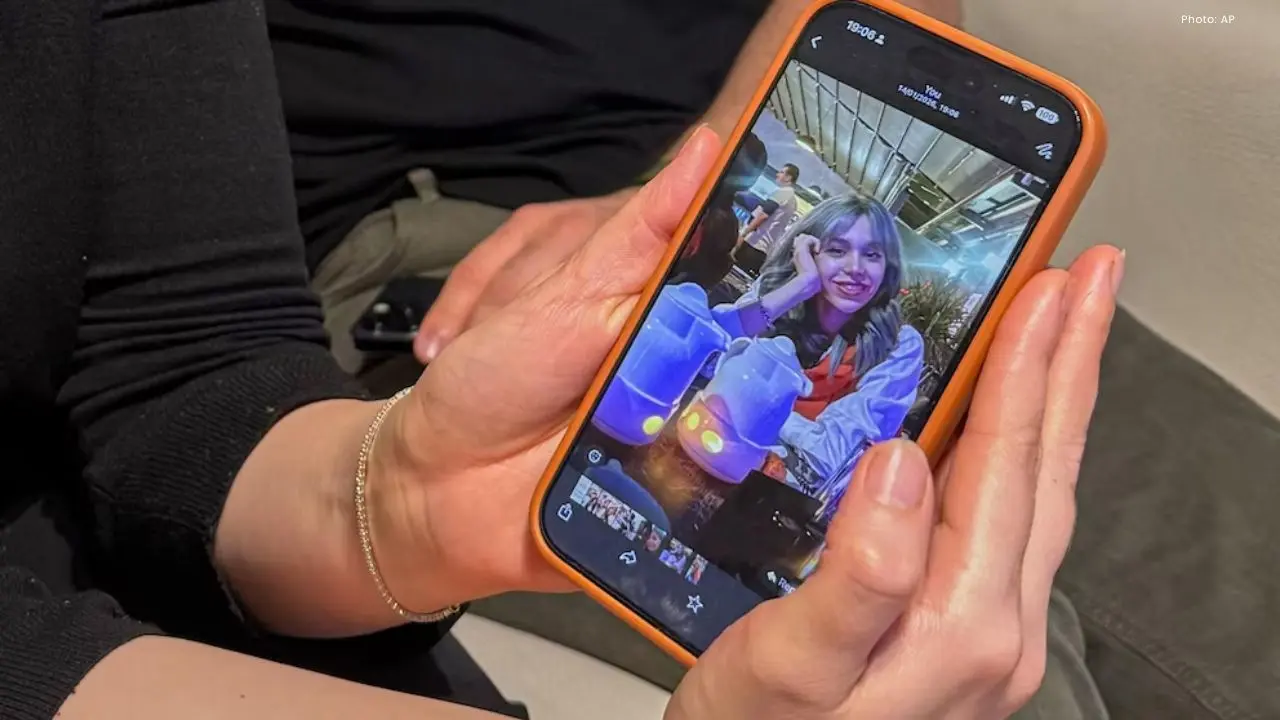 Heartbreaking Loss: Iranian Family Buries Daughter After Protests