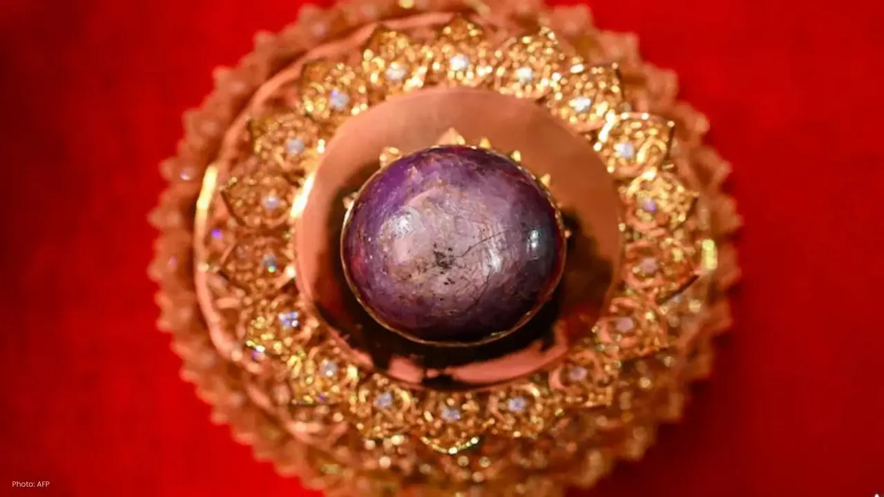 Remarkable Unveiling of the Massive Purple Star Sapphire 'Star of Pure Land'