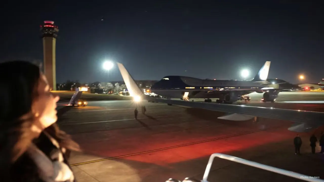 Air Force One Returns After Minor Electrical Glitch