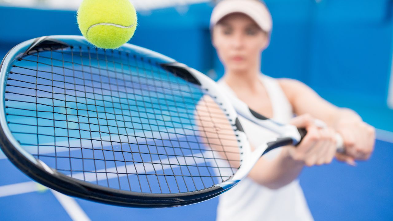 Victoria Mboko Downs McNally to Advance at Australian Open