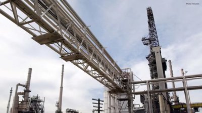 Arctic Chill Alerts U.S. Refineries Amid Energy Market Turmoil