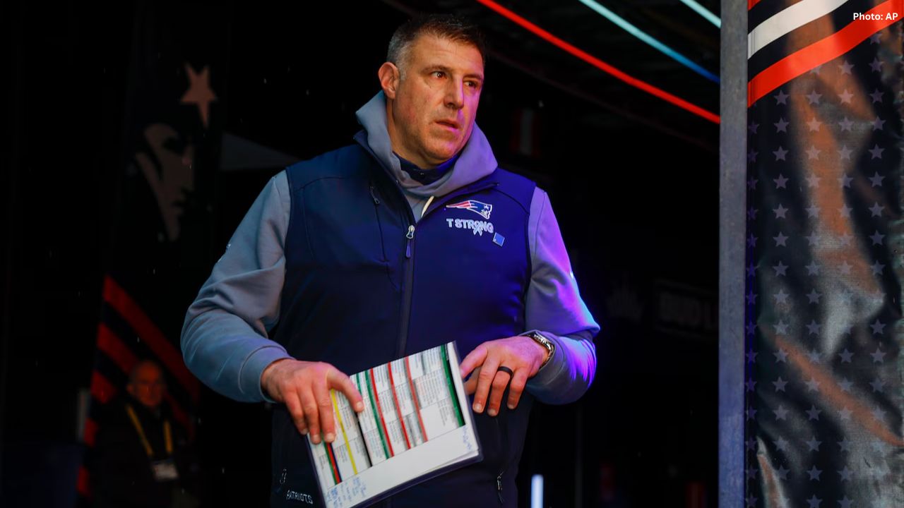 Patriots’ Mike Vrabel Named 2025 PFWA NFL Coach of the Year