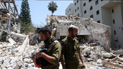 4 People lightly Hurt  Buildings Mangled as Iranian missile attack hits Tel Aviv