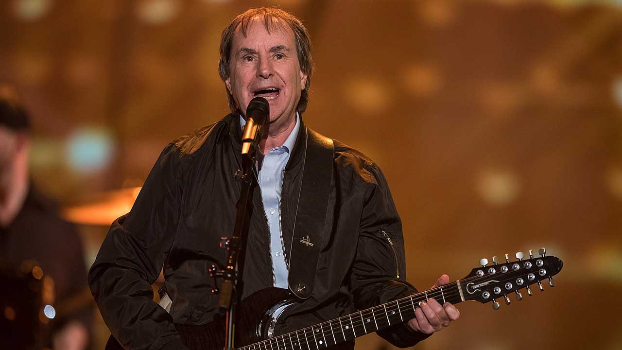 Chris De Burgh Shocks Fans at surprise set in Montreal