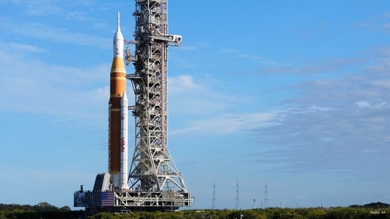 Canadian Astronaut Jeremy Hansen Heads Around The Moon