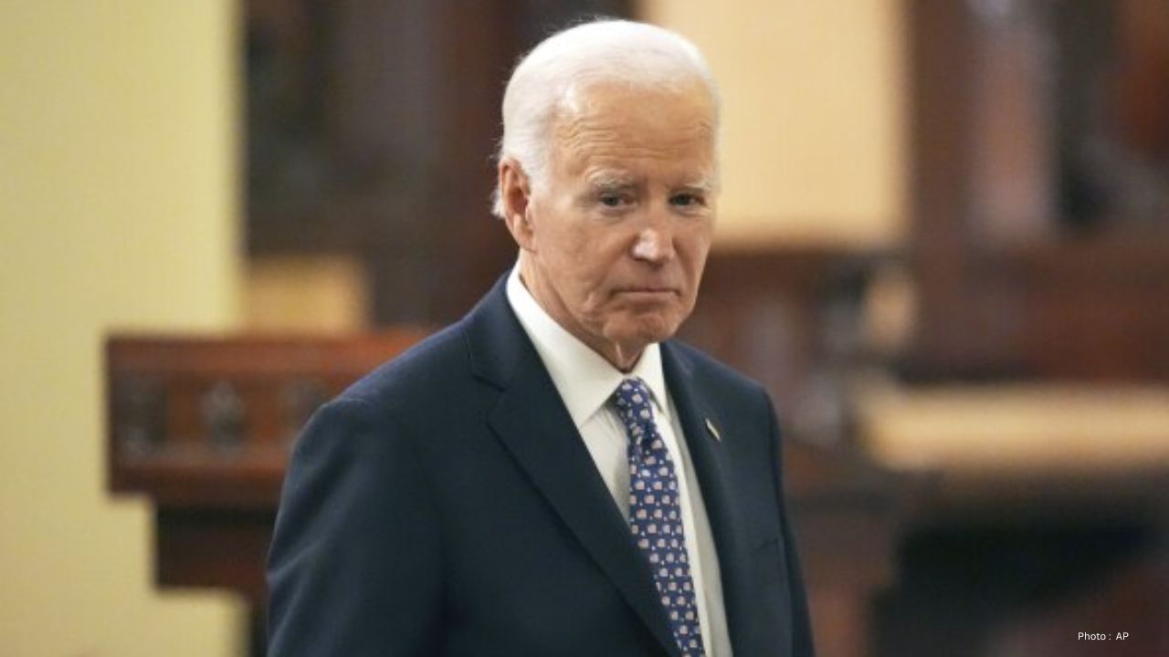 Young Passenger Meets Joe Biden On Flight Gets Note