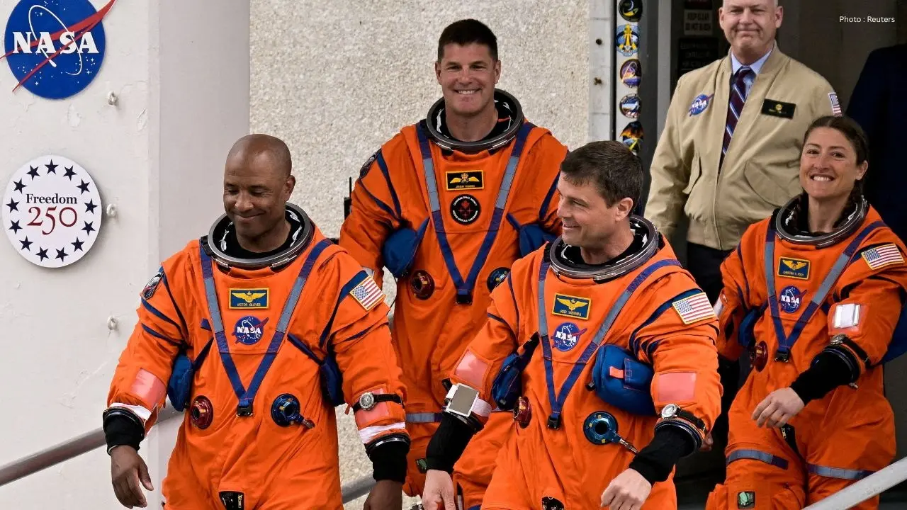 Astronaut Hansen Connects With Canadians From Deep Space