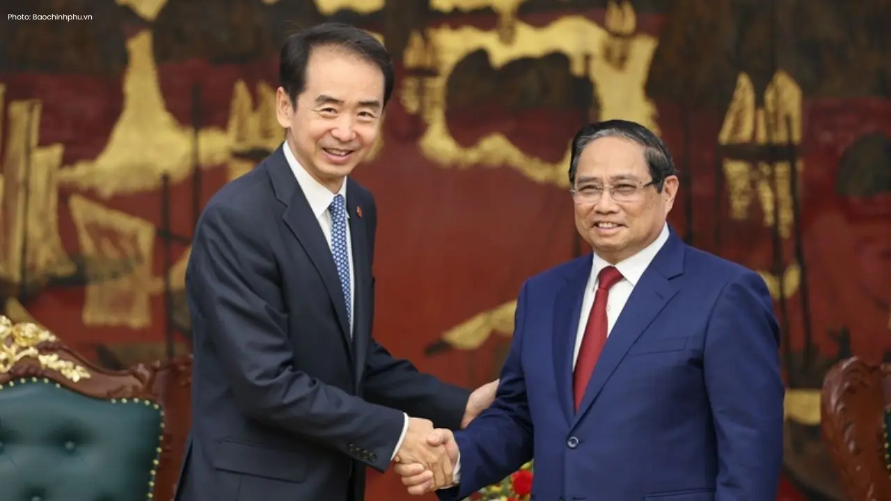 Vietnam's PM Engages with Chinese Ambassador in Hanoi