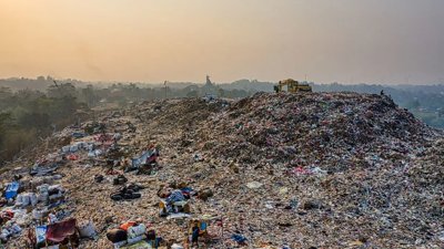 Waste Management Emergency in East Jakarta's Kramat Jati Market