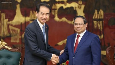 Vietnam's PM Engages with Chinese Ambassador in Hanoi