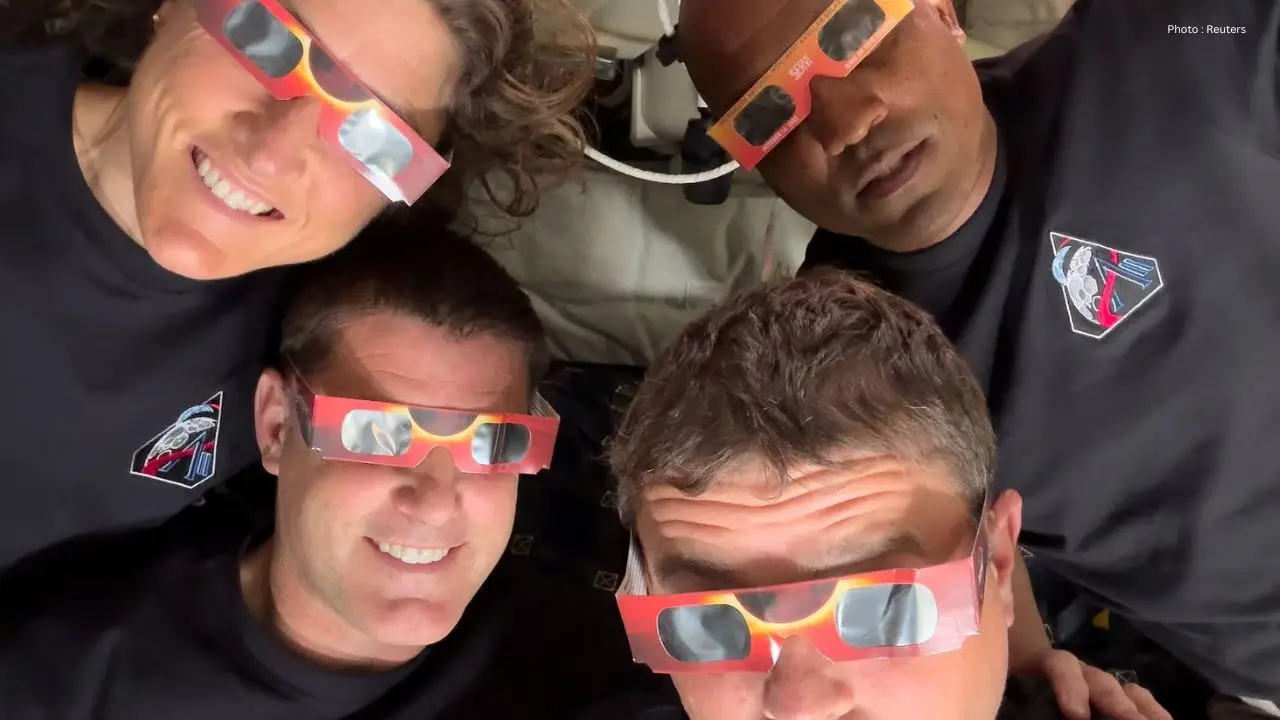 Artemis II: Carney to speak with astronaut Hansen live