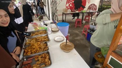 Malaysians Opt for Delivery Over Dining Out Amid Cost Pressures