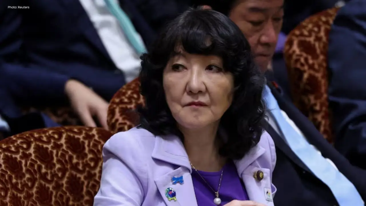 Japan's Finance Minister Cautions Trade Minister on BOJ Comments