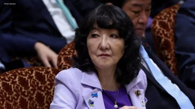 Japan's Finance Minister Cautions Trade Minister on BOJ Comments