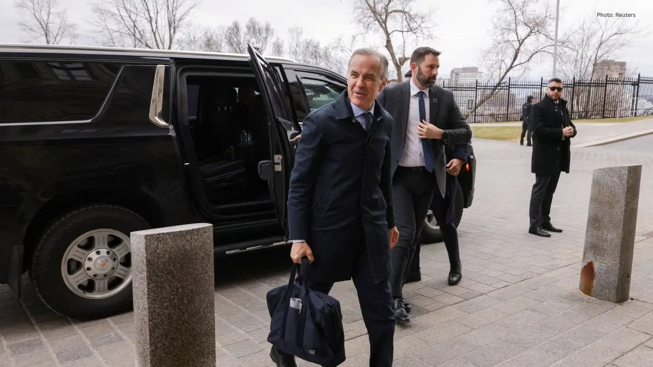 Carney Stubb Play Hockey During Ottawa Meeting