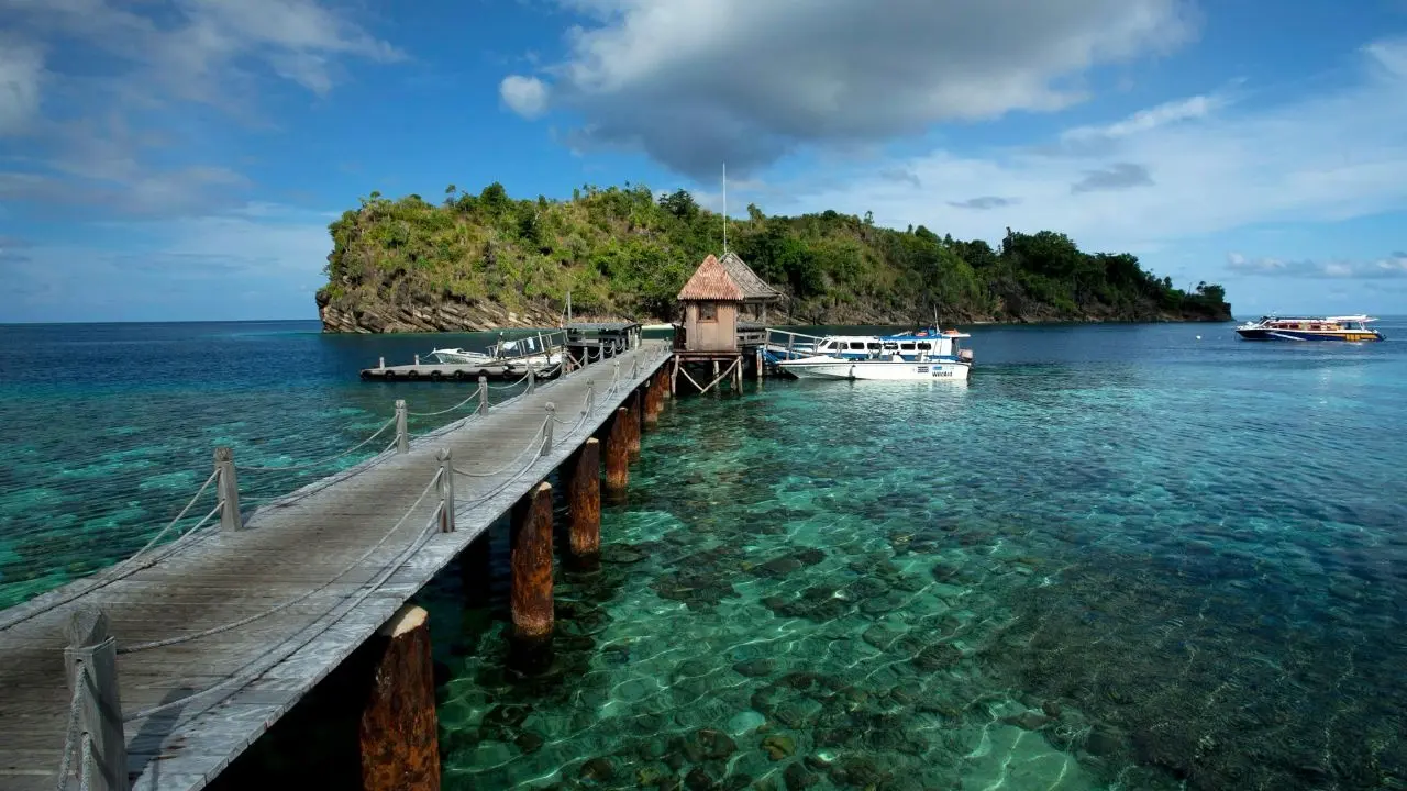 Batam's Crackdown: Foreign Workers Detained for Permit Violations