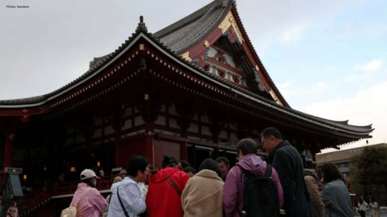 Japan’s PM Takaichi Makes Offering to Yasukuni Shrine